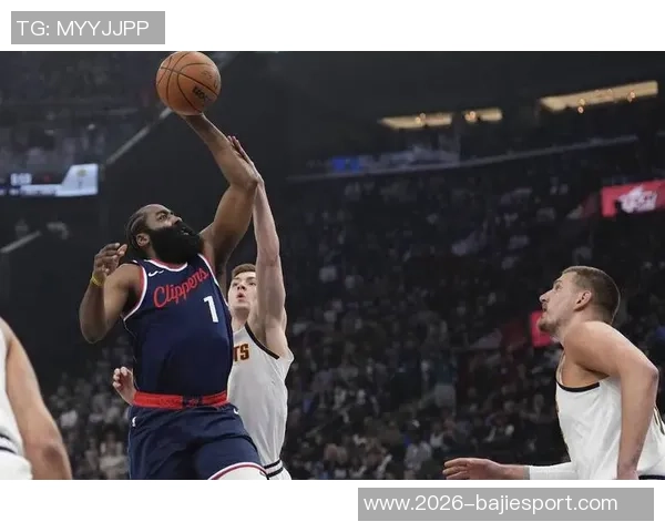 哈登半场表现低迷仅得6分助攻却有8次助攻球队面临挑战