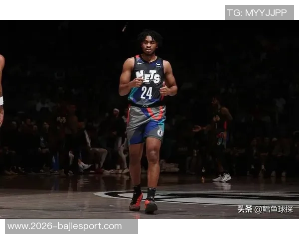 中国赛半场战报布克贡献11分曾凡博未登场托马斯状态火热助太阳暂时领先篮网