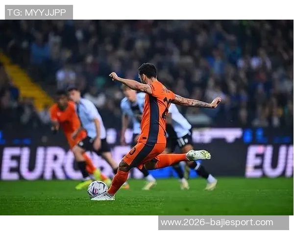 维纳尔杜姆轻松突破防线巧妙破门助球队逆转局势